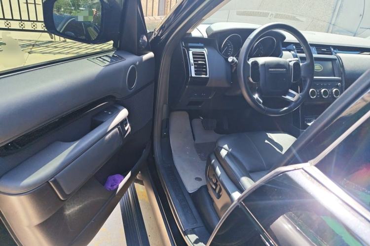 Used Land Rover Discovery 2018 3.0 SC V6 SE Driver Seat