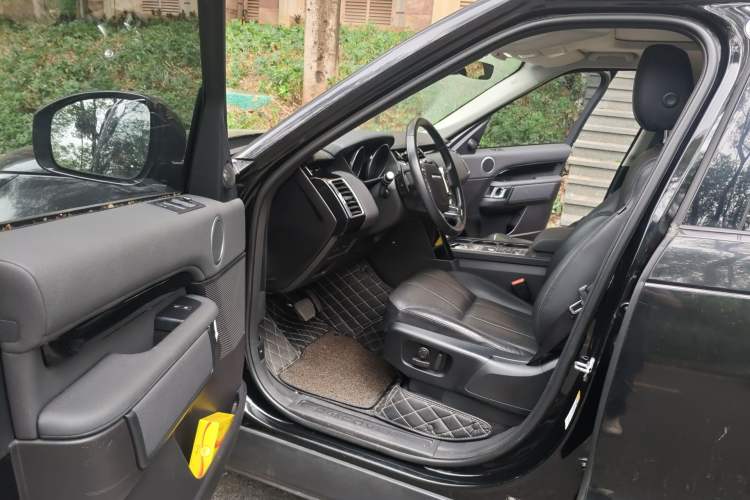 Used Land Rover Discovery 2018 3.0 SC V6 SE Driver Seat