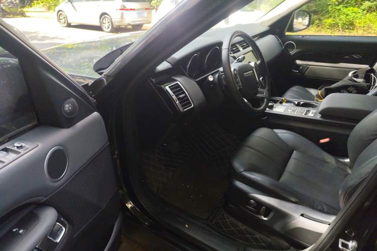 Used Land Rover Discovery 2018 3.0 SC V6 SE Driver Seat