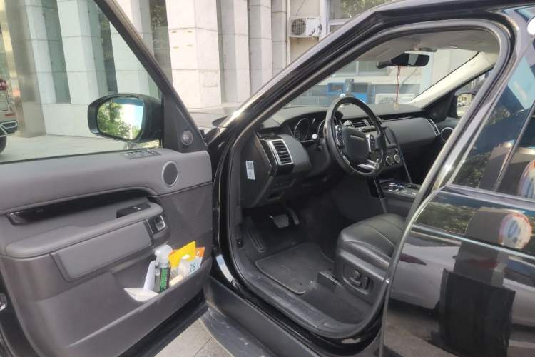 Used Land Rover Discovery 2018 2.0T SE Driver Seat