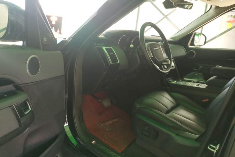 Used Land Rover Discovery 2018 2.0T SE Driver Seat