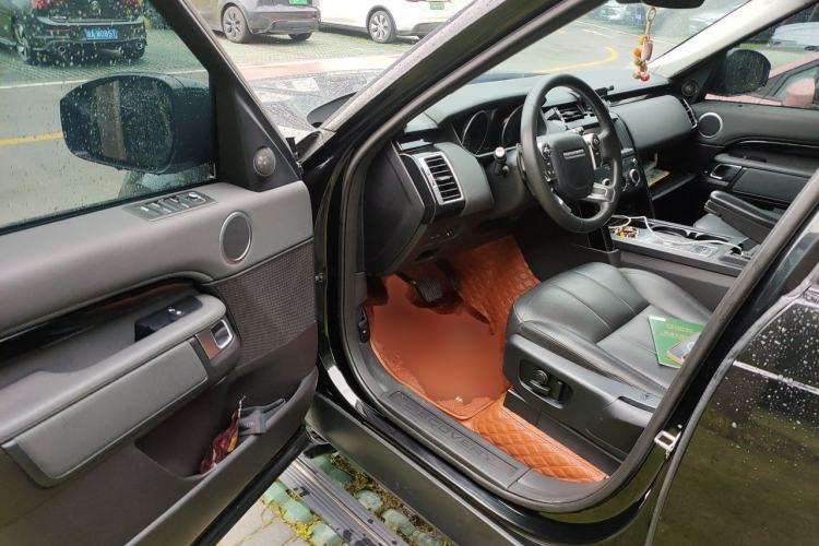 Used Land Rover Discovery 2018 3.0 SC V6 SE Driver Seat