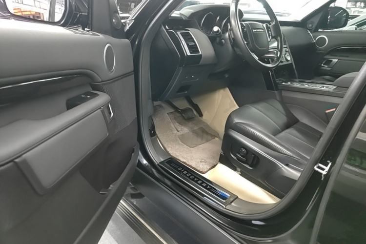 Used Land Rover Discovery 2018 2.0T SE Driver Seat