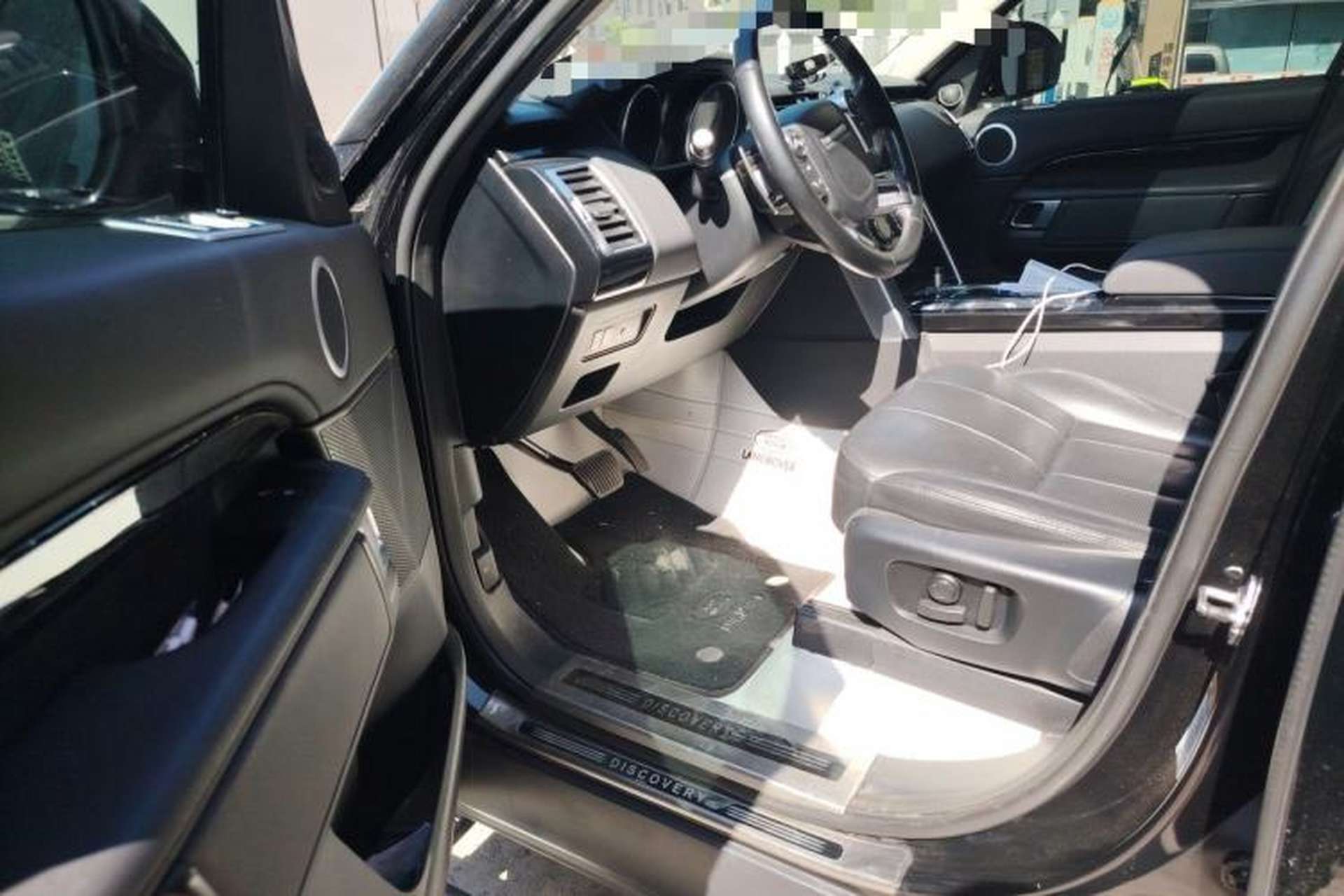 Used Land Rover Discovery 2018 2.0T SE Driver Seat