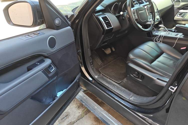 Used Land Rover Discovery 2018 3.0 SC V6 SE Driver Seat