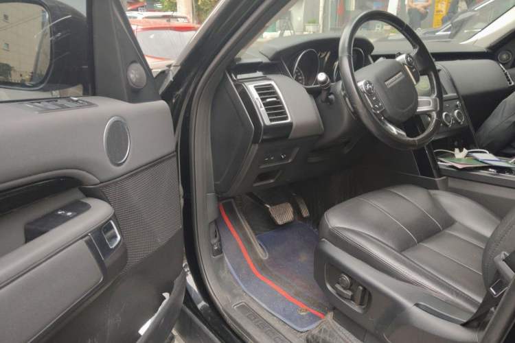 Used Land Rover Discovery 2018 3.0 SC V6 SE Driver Seat
