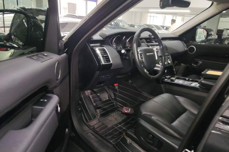 Used Land Rover Discovery 2018 2.0T SE Driver Seat
