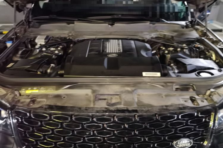 Used Land Rover Discovery 2018 3.0 SC V6 SE Engine Bay
