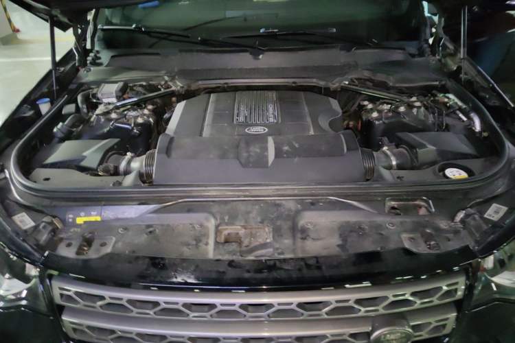 Used Land Rover Discovery 2018 3.0 SC V6 SE Engine Bay