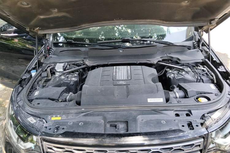Used Land Rover Discovery 2018 3.0 SC V6 SE Engine Bay