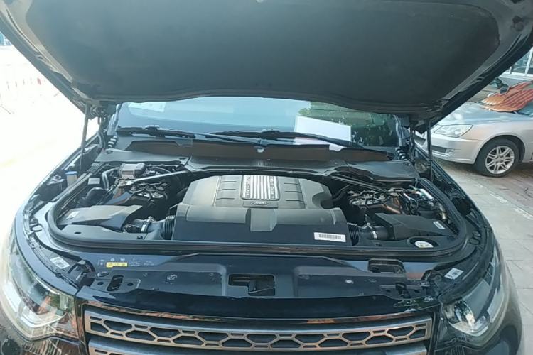 Used Land Rover Discovery 2018 3.0 SC V6 SE Engine Bay