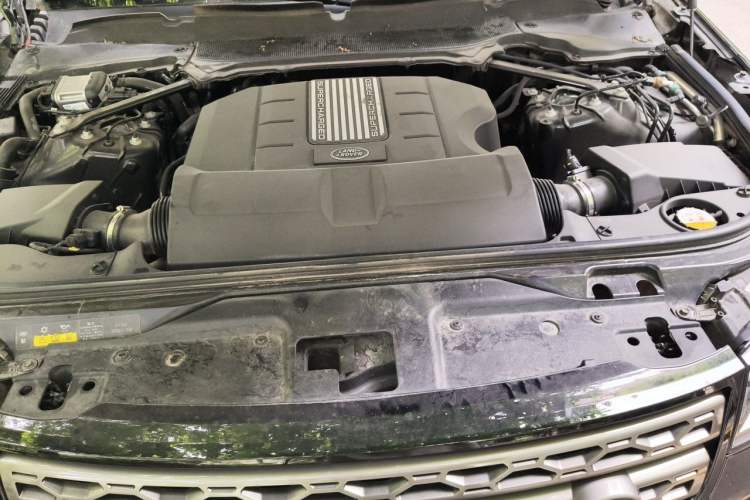 Used Land Rover Discovery 2018 3.0 SC V6 SE Engine Bay