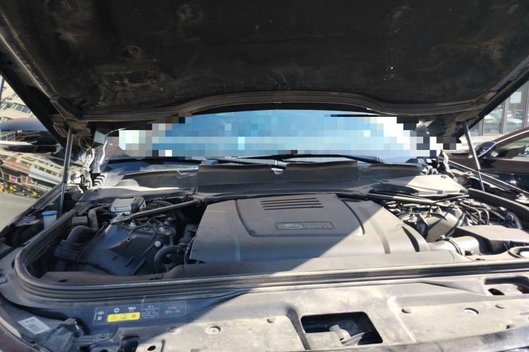 Used Land Rover Discovery 2018 2.0T SE Engine Bay