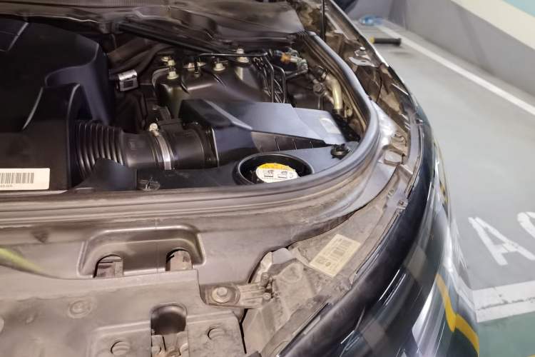 Used Land Rover Discovery 2018 3.0 SC V6 SE Engine Bay Left