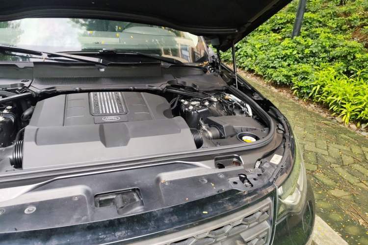 Used Land Rover Discovery 2018 3.0 SC V6 SE Engine Bay Left