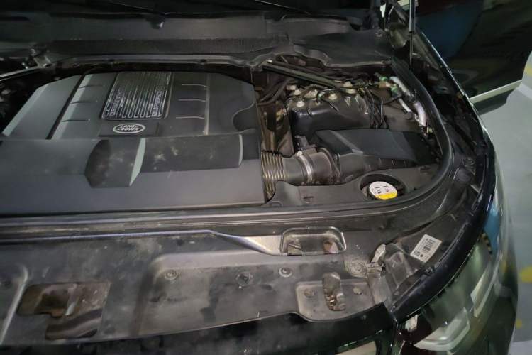 Used Land Rover Discovery 2018 3.0 SC V6 SE Engine Bay Left