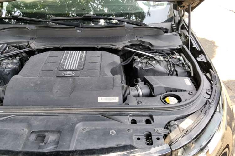 Used Land Rover Discovery 2018 3.0 SC V6 SE Engine Bay Left