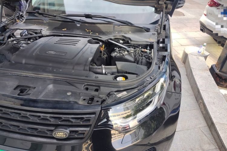 Used Land Rover Discovery 2018 2.0T SE Engine Bay Left