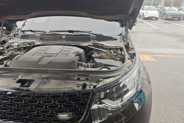 Used Land Rover Discovery 2018 3.0 SC V6 SE Engine Bay Left
