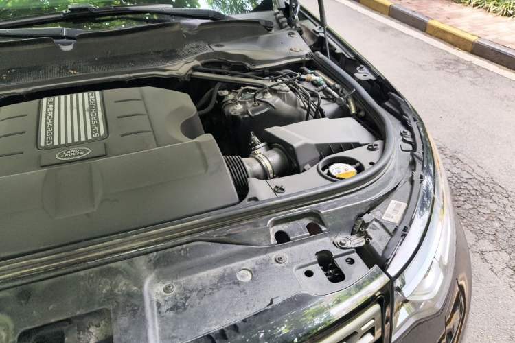 Used Land Rover Discovery 2018 3.0 SC V6 SE Engine Bay Left