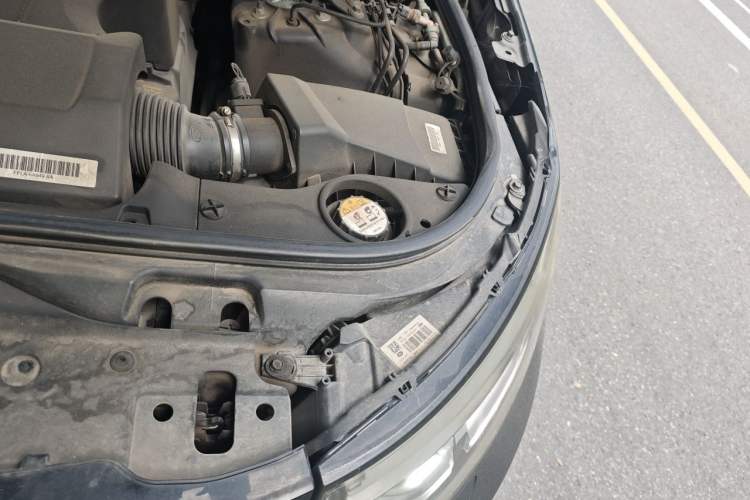 Used Land Rover Discovery 2018 3.0 SC V6 SE Engine Bay Left