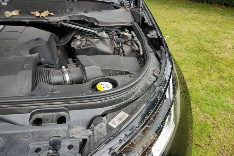 Used Land Rover Discovery 2018 3.0 SC V6 SE Engine Bay Left