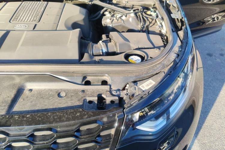 Used Land Rover Discovery 2018 3.0 SC V6 SE Engine Bay Left