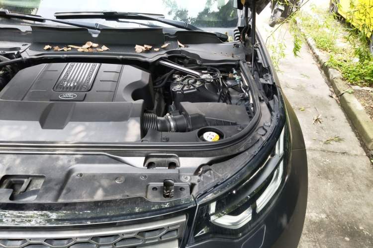 Used Land Rover Discovery 2018 3.0 SC V6 SE Engine Bay Left