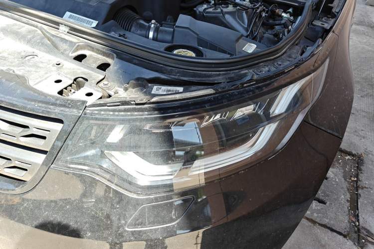 Used Land Rover Discovery 2018 3.0 SC V6 SE Engine Bay Left
