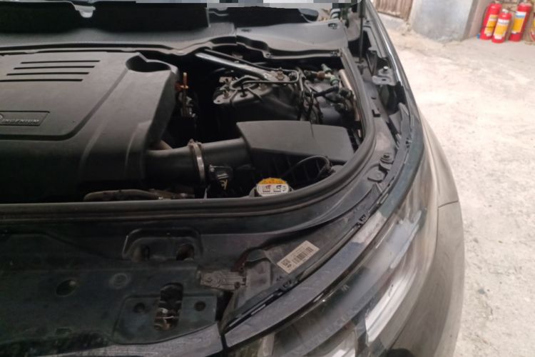 Used Land Rover Discovery 2018 2.0T SE Engine Bay Left