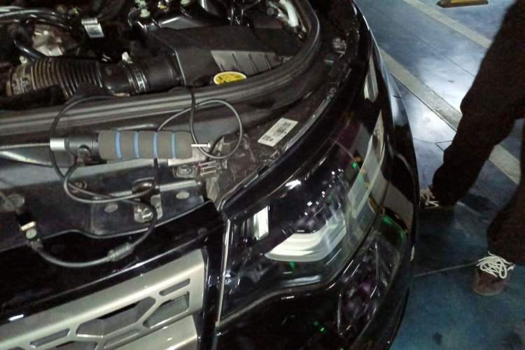 Used Land Rover Discovery 2018 3.0 SC V6 SE Engine Bay Left