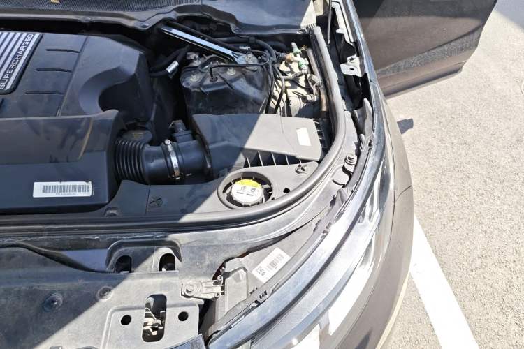Used Land Rover Discovery 2018 3.0 SC V6 SE Engine Bay Left