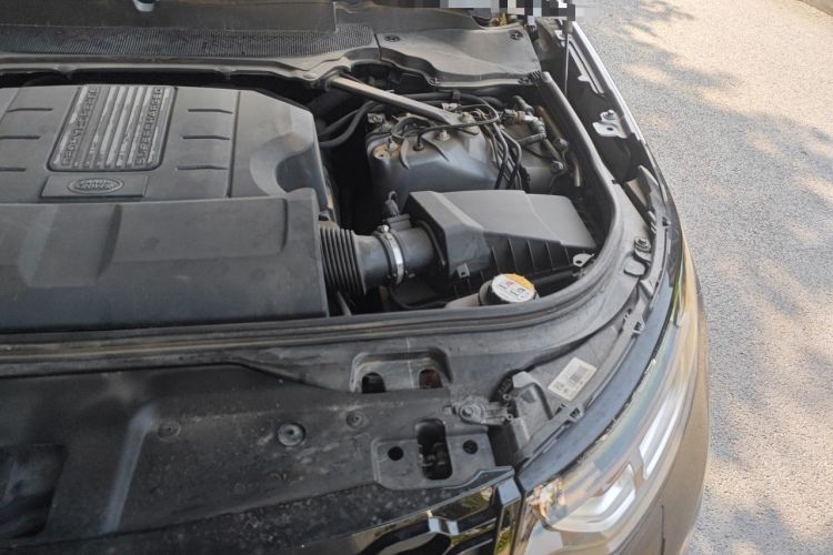 Used Land Rover Discovery 2018 3.0 SC V6 HSE Engine Bay Left