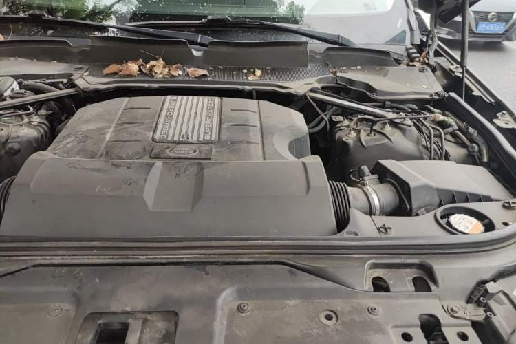 Used Land Rover Discovery 2018 3.0 SC V6 SE Engine Bay Left