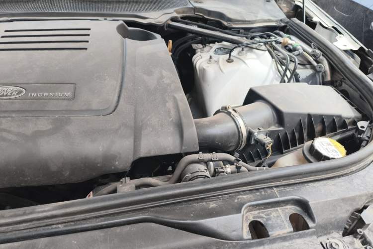 Used Land Rover Discovery 2018 2.0T SE Engine Bay Left