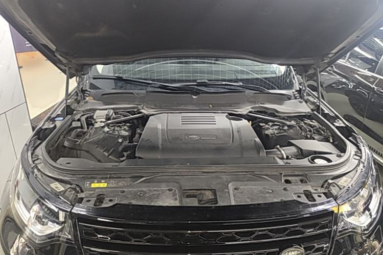 Used Land Rover Discovery 2018 2.0T Special Edition Engine Bay