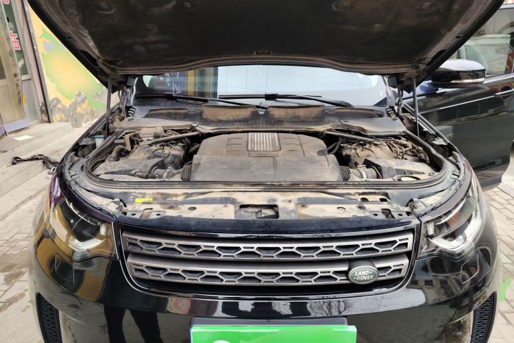 Used Land Rover Discovery 2018 3.0 SC V6 SE Engine Bay