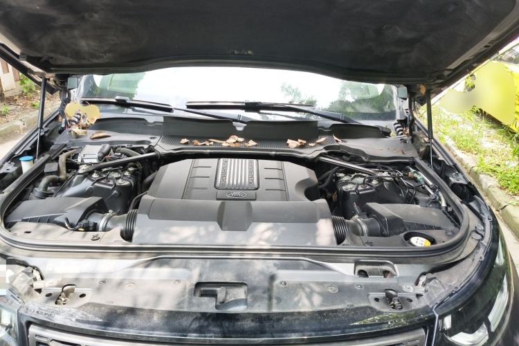 Used Land Rover Discovery 2018 3.0 SC V6 SE Engine Bay