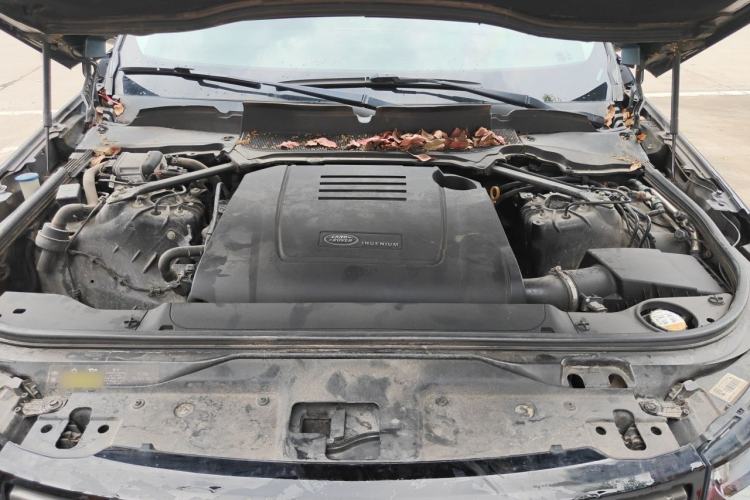 Used Land Rover Discovery 2018 2.0T SE Engine Bay