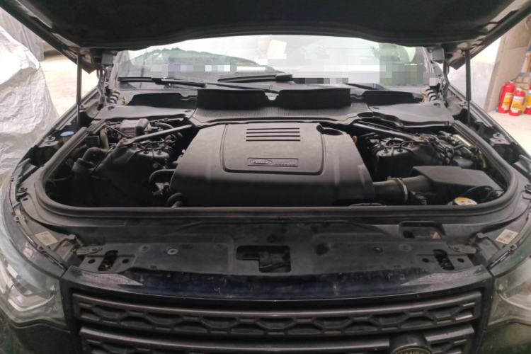 Used Land Rover Discovery 2018 2.0T SE Engine Bay