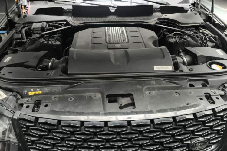 Used Land Rover Discovery 2018 3.0 SC V6 HSE Engine Bay