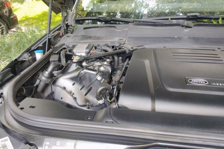 Used Land Rover Discovery 2018 2.0T SE Engine Bay Right