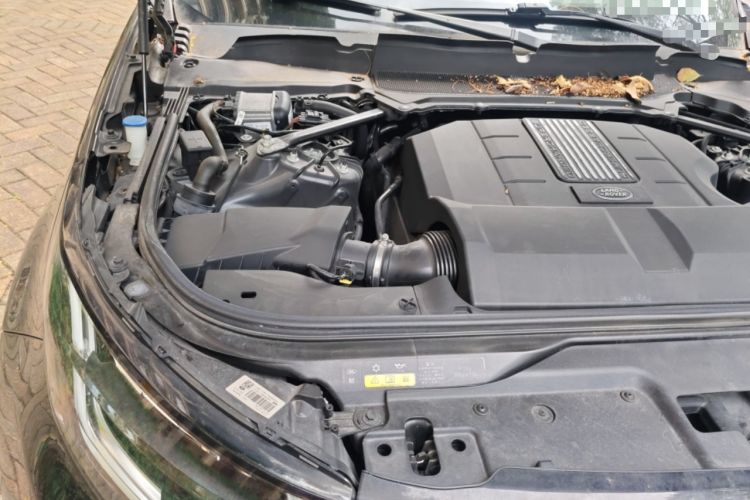 Used Land Rover Discovery 2018 3.0 SC V6 SE Engine Bay Right