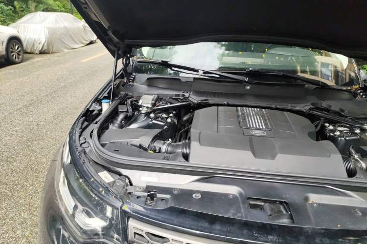 Used Land Rover Discovery 2018 3.0 SC V6 SE Engine Bay Right