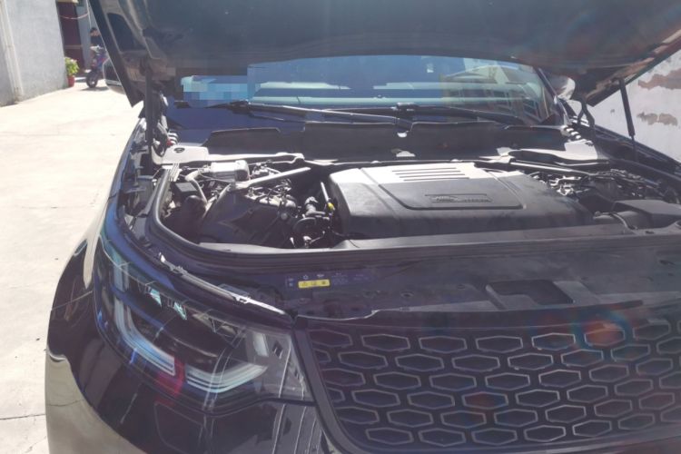 Used Land Rover Discovery 2018 2.0T SE Engine Bay Right