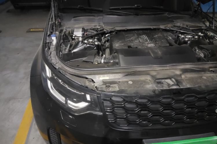 Used Land Rover Discovery 2018 3.0 SC V6 HSE Engine Bay Right