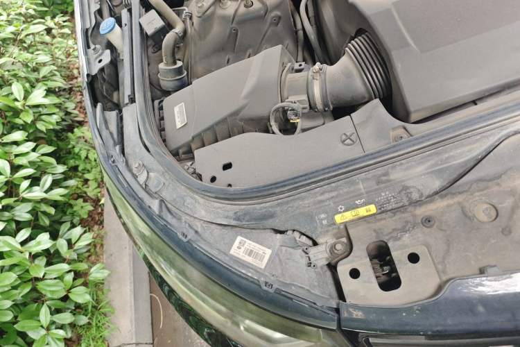 Used Land Rover Discovery 2018 3.0 SC V6 SE Engine Bay Right