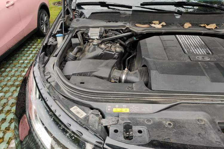 Used Land Rover Discovery 2018 3.0 SC V6 SE Engine Bay Right