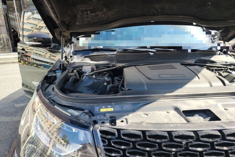 Used Land Rover Discovery 2018 2.0T SE Engine Bay Right