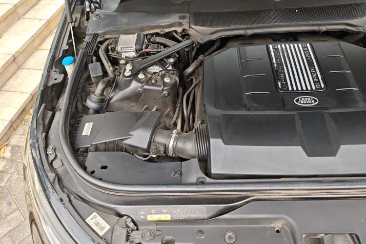 Used Land Rover Discovery 2018 3.0 SC V6 SE Engine Bay Right